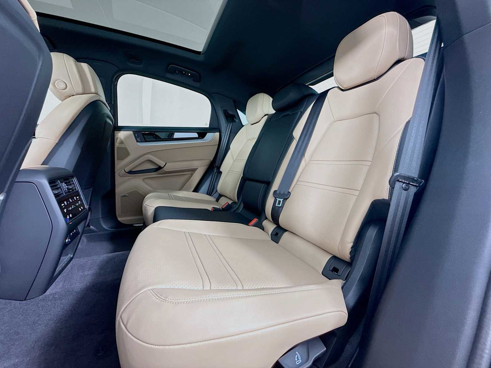 New 2026 Porsche Cayenne image 24