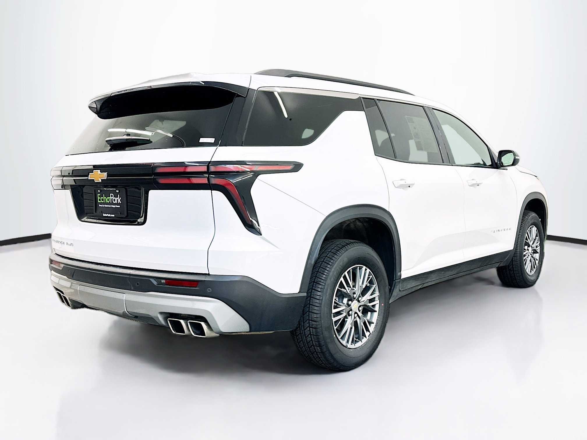Used 2025 Chevrolet Traverse LT image 9