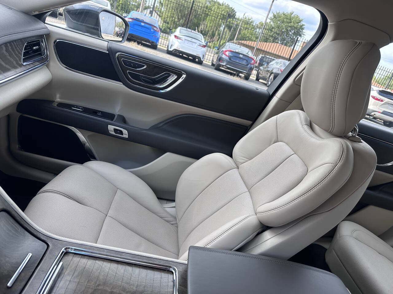 Used 2018 Lincoln Continental Select w/ Continental Climate Package FWD image 33