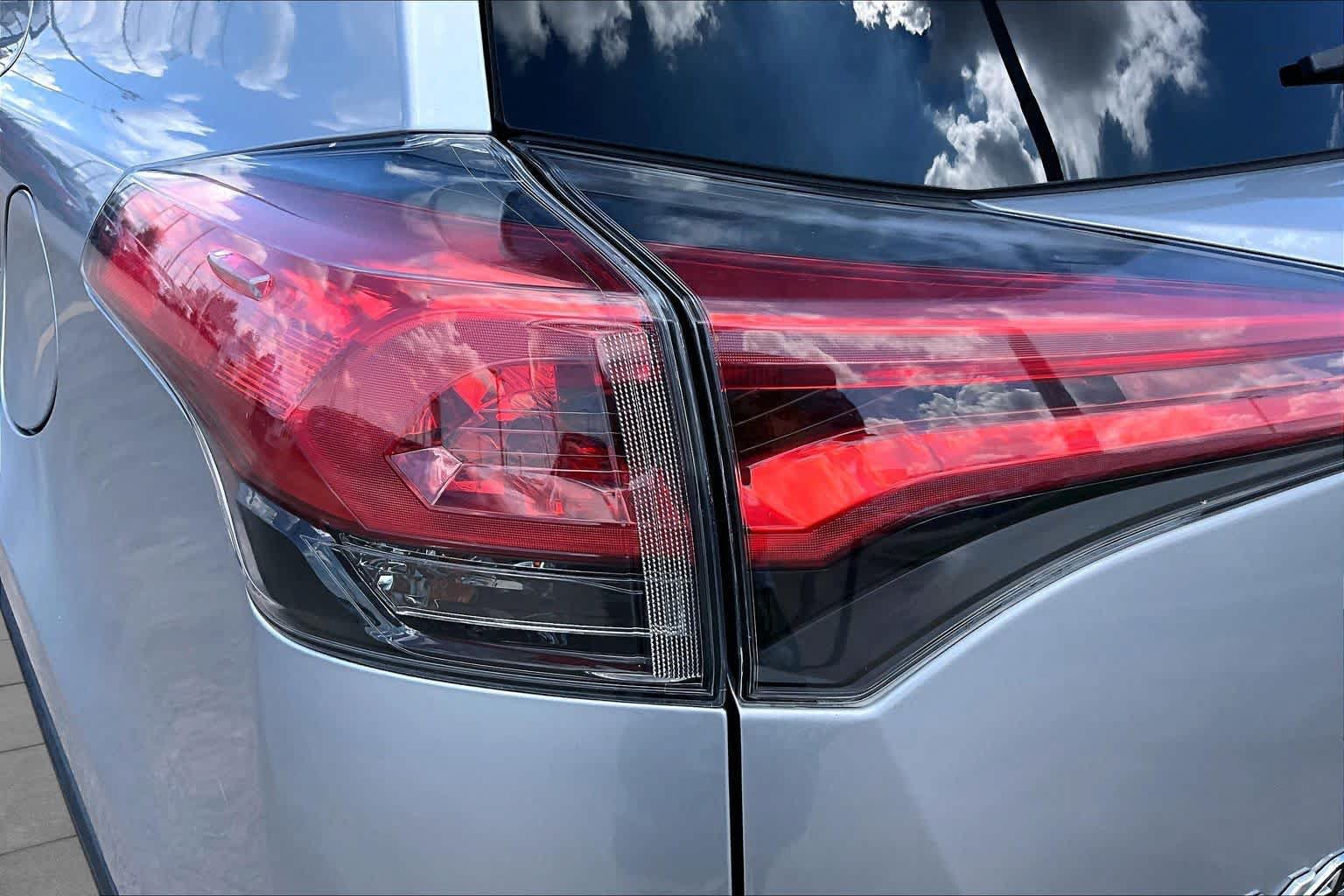 Used 2017 Toyota RAV4 LE FWD image 29