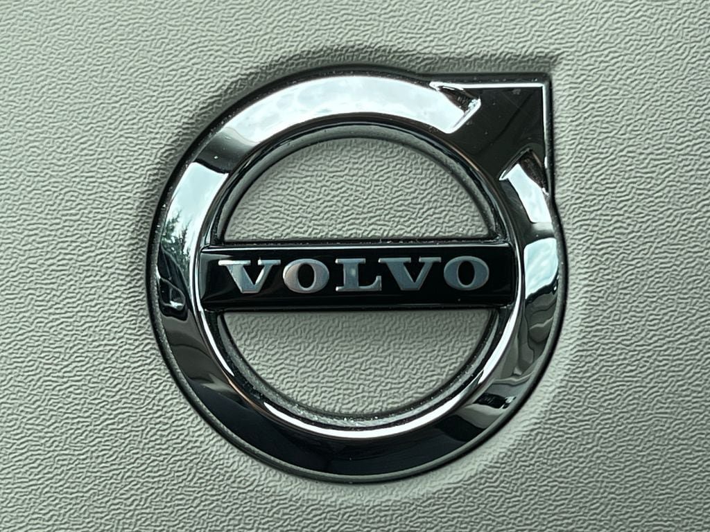 Used 2023 Volvo XC60 T8 Ultimate AWD/4WD image 44