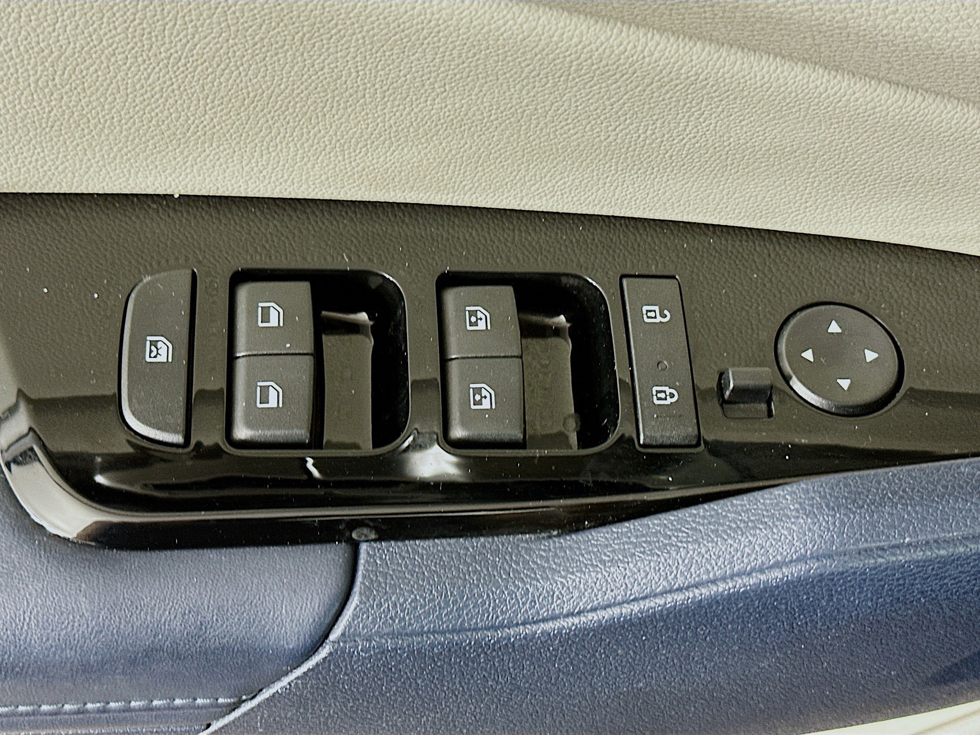 Used 2023 Kia Sportage EX image 15