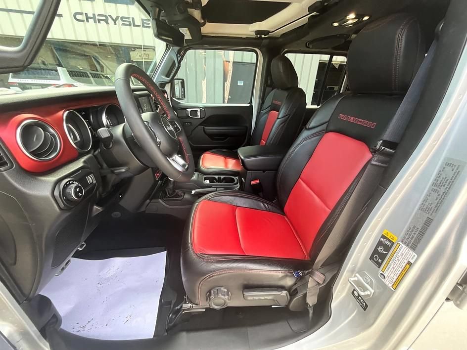 Used 2023 Jeep Gladiator Rubicon w/ Cold Weather Group AWD/4WD image 14