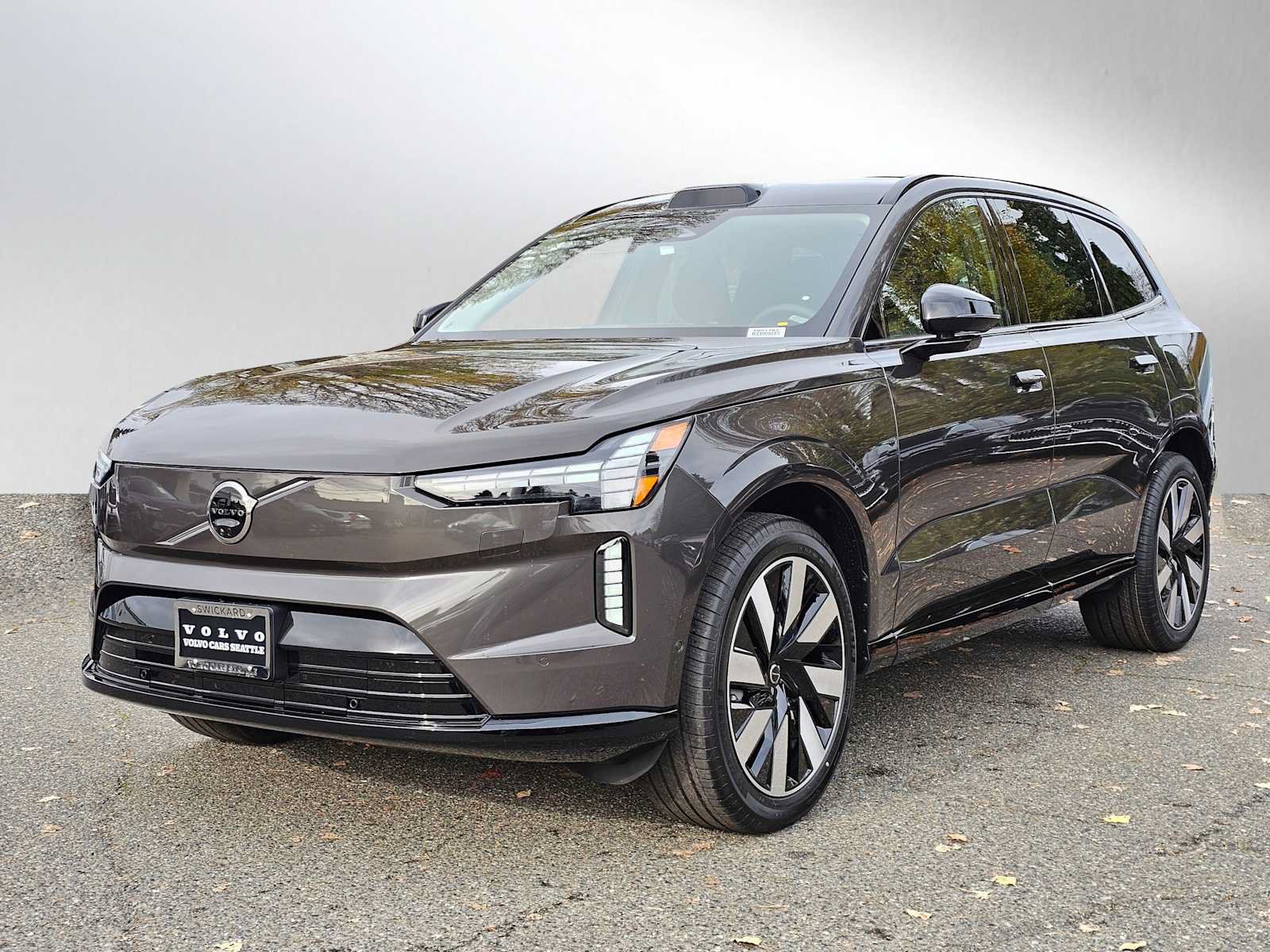 New 2025 Volvo EX90 Plus w/ Protection Package Premier AWD/4WD image 3