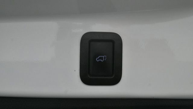 Used 2019 Toyota Highlander SE w/ Nightshade Edition AWD/4WD image 14