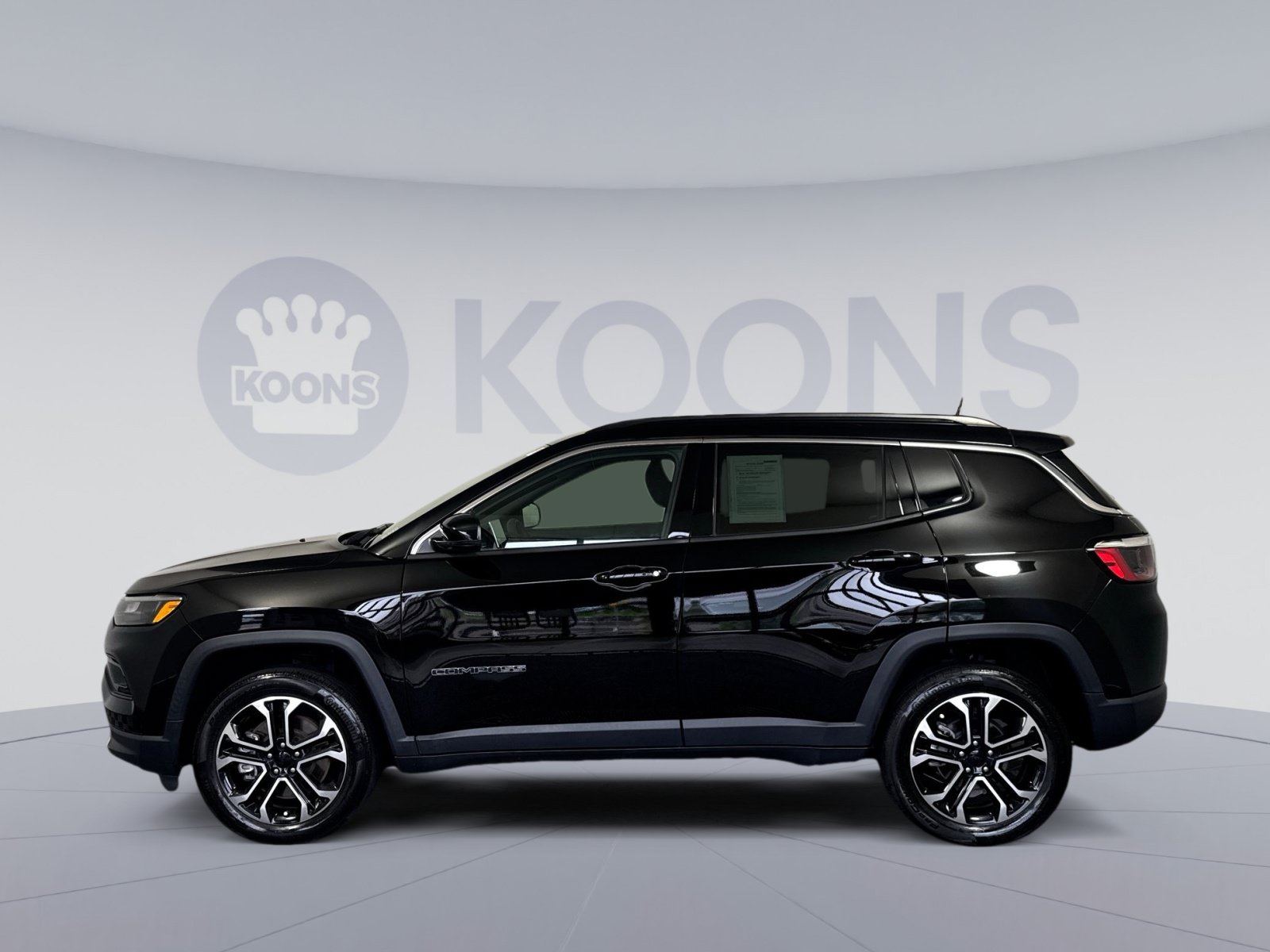 Used 2023 Jeep Compass Limited w/ Sun and Sound Group AWD/4WD image 2