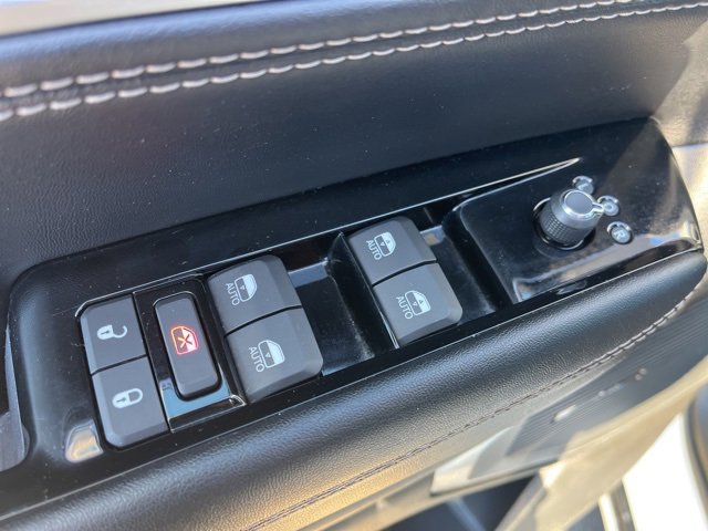 Used 2024 Jeep Wagoneer L Series II w/ Flexible Seating Group image 11