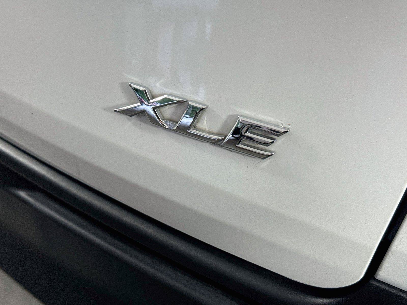 Certified 2025 Toyota Sienna XLE FWD image 15