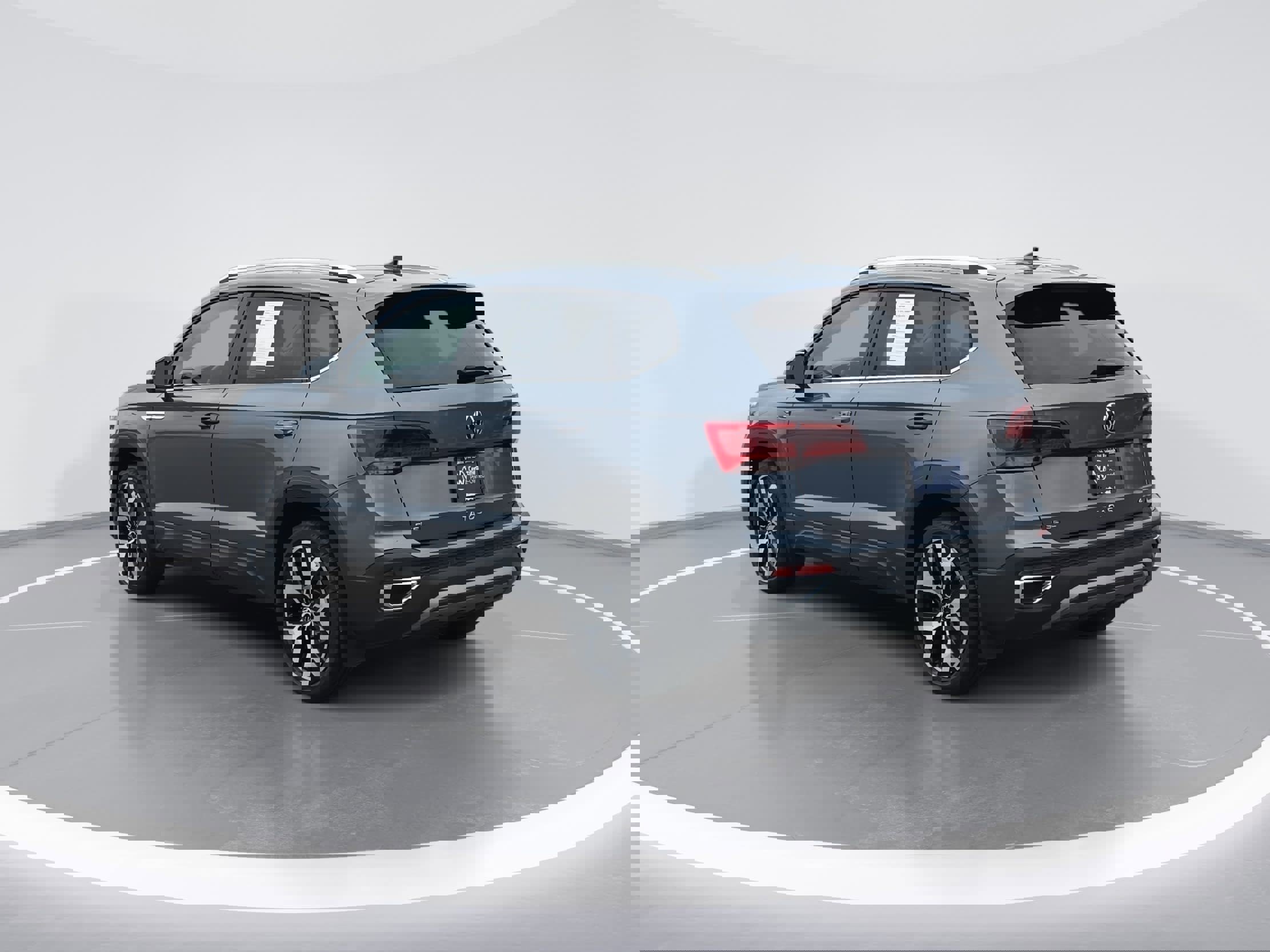 Certified 2022 Volkswagen Taos SEL w/ Panoramic Sunroof Package image 5