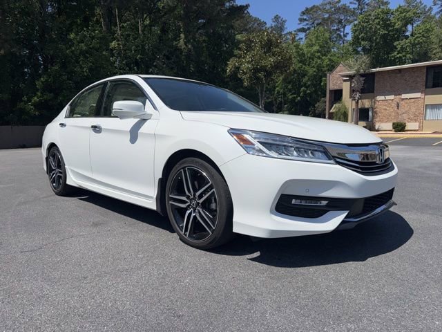 Used 2017 Honda Accord Touring image 4