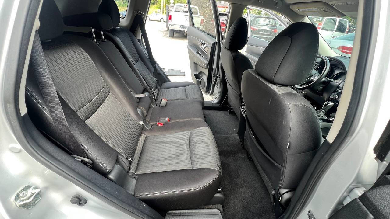 Used 2019 Nissan Rogue SV w/ Sun & Sound Touring Package image 18
