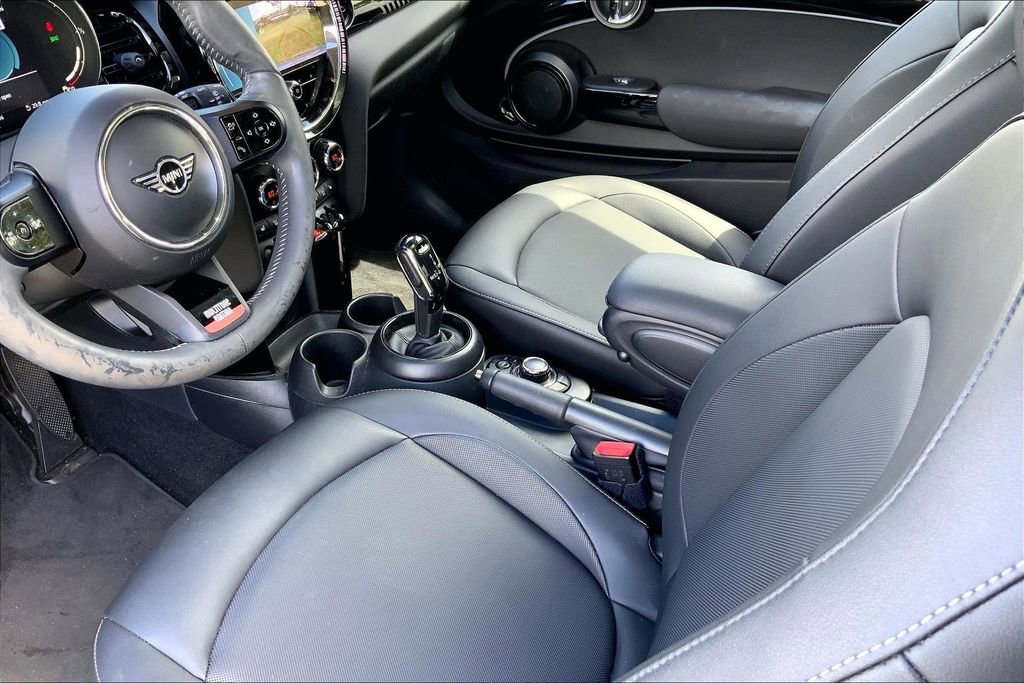 Certified 2023 MINI Cooper 2-Door Hardtop w/ Multitone Edition image 18