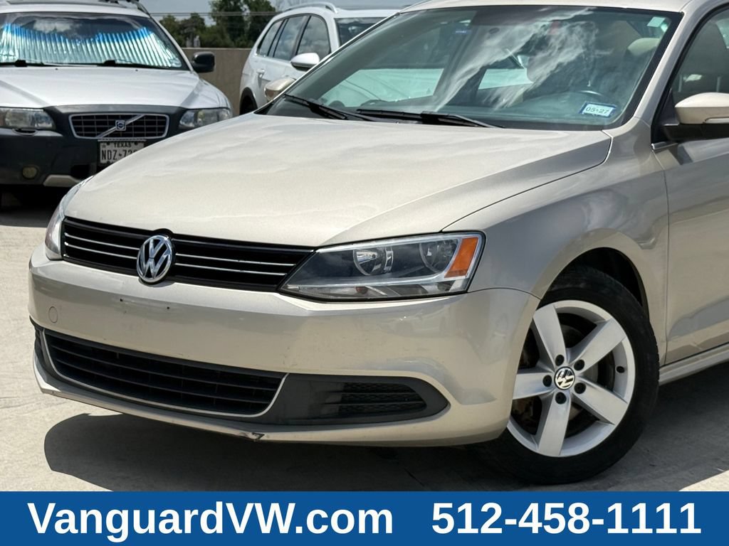 Used 2013 Volkswagen Jetta TDI FWD image 2