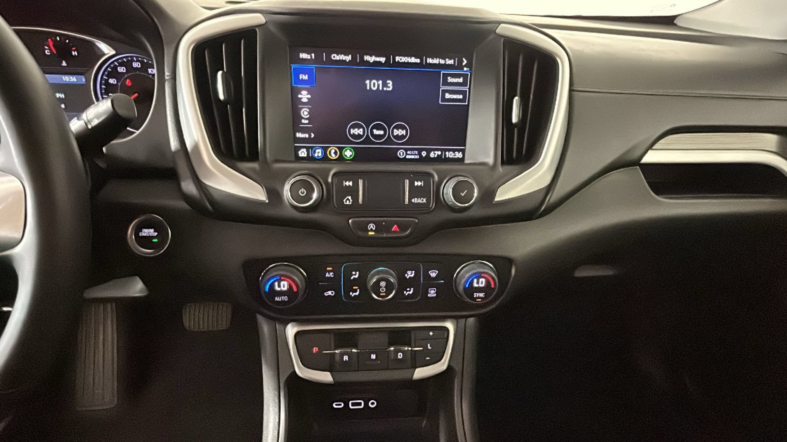 Used 2024 GMC Terrain SLT AWD/4WD image 26