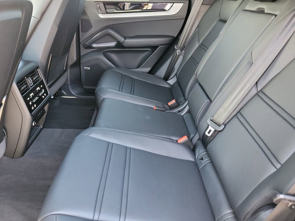 Used 2025 Porsche Cayenne Coupe image 11