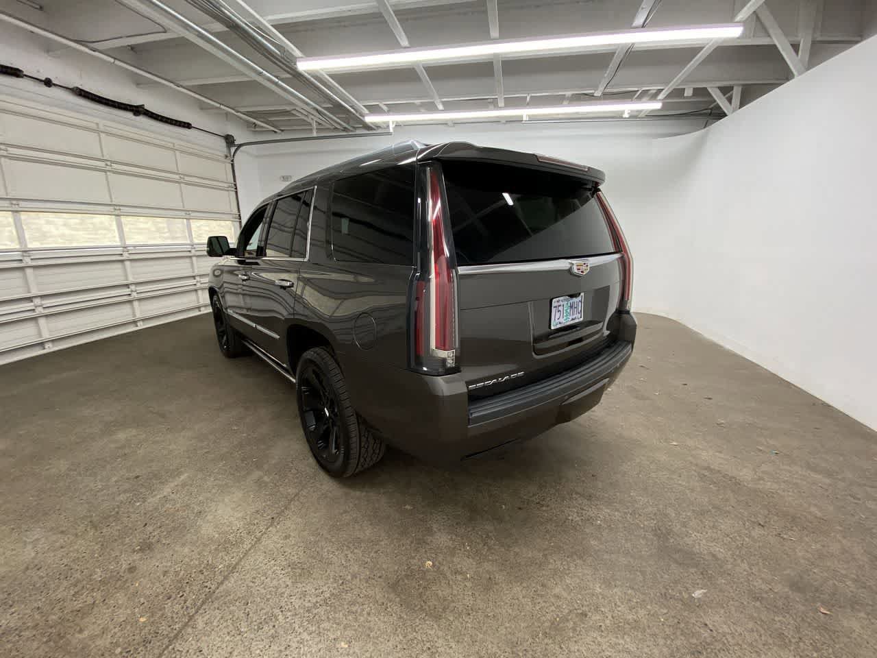 Used 2020 Cadillac Escalade Platinum image 4