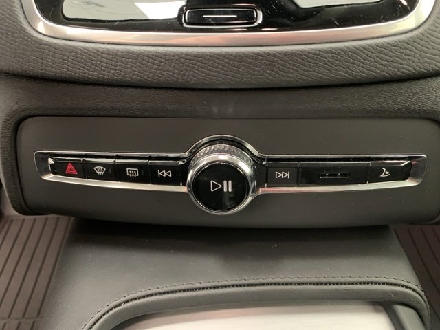 Certified 2024 Volvo XC90 B5 Core w/ Protection Package Premier image 17