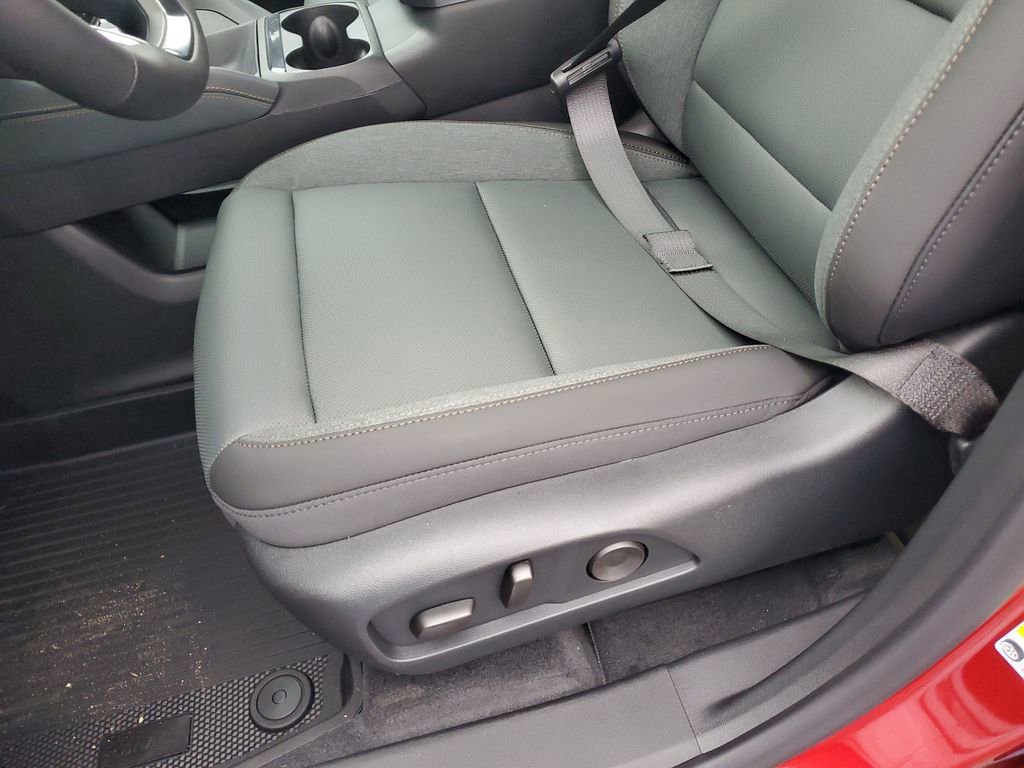 New 2026 GMC Terrain AT4 w/ LPO, Black Badging Package image 15