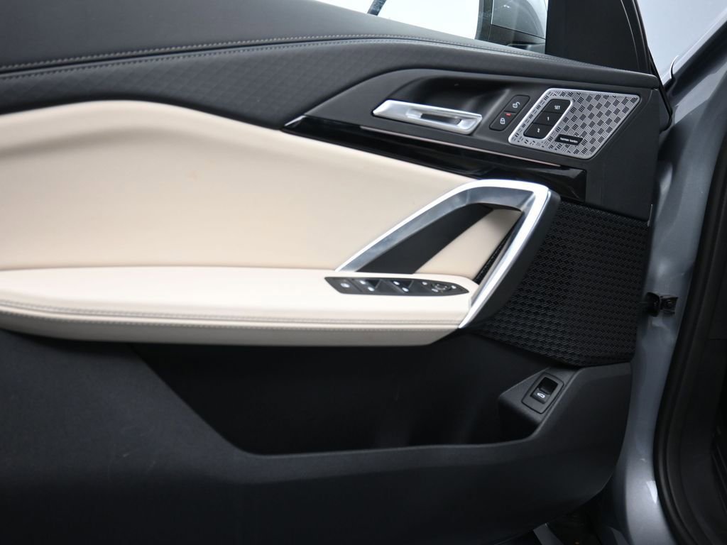 Used 2025 BMW X2 xDrive28i w/ Premium Package image 9