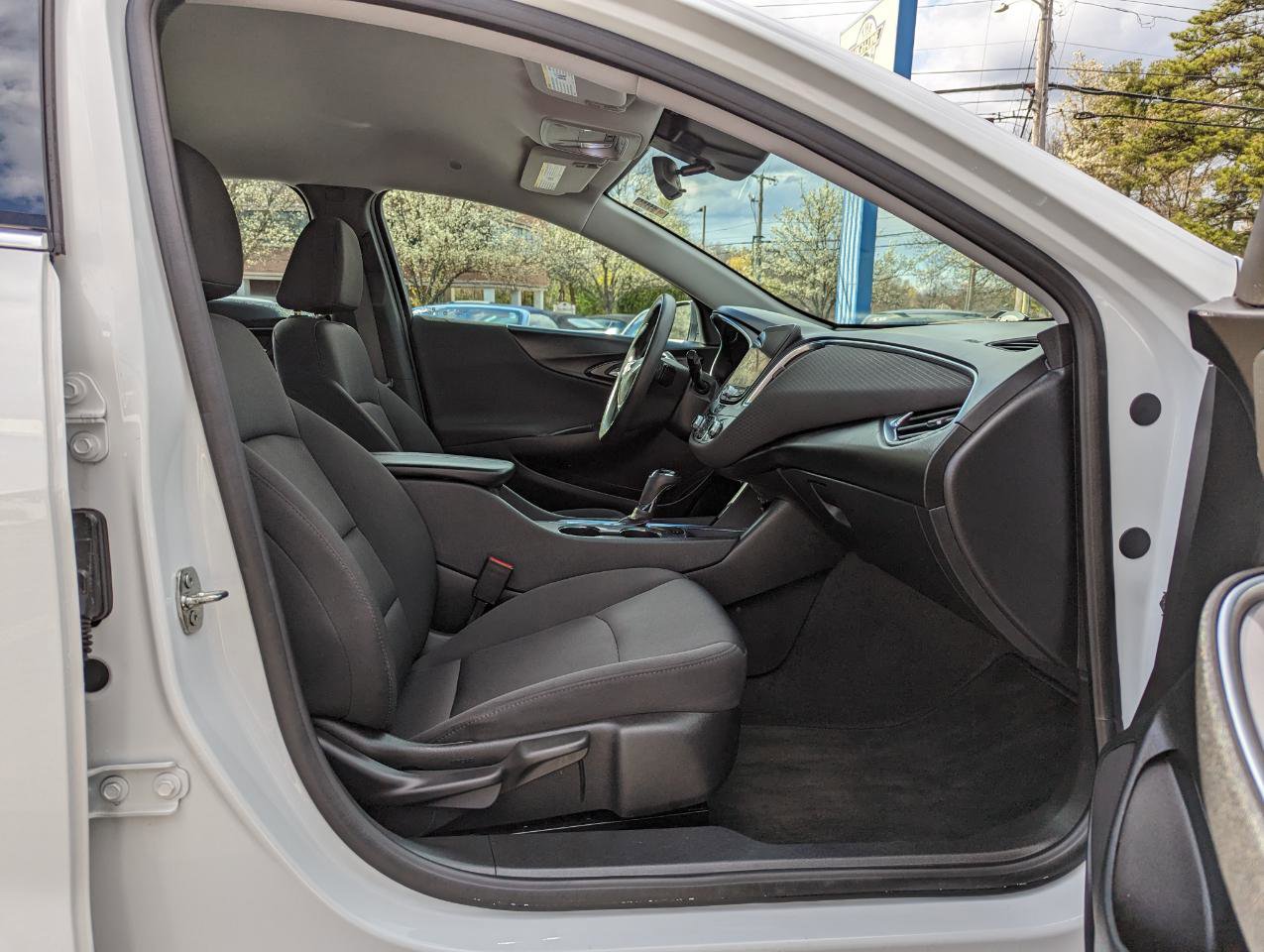 Used 2020 Chevrolet Malibu LT image 28