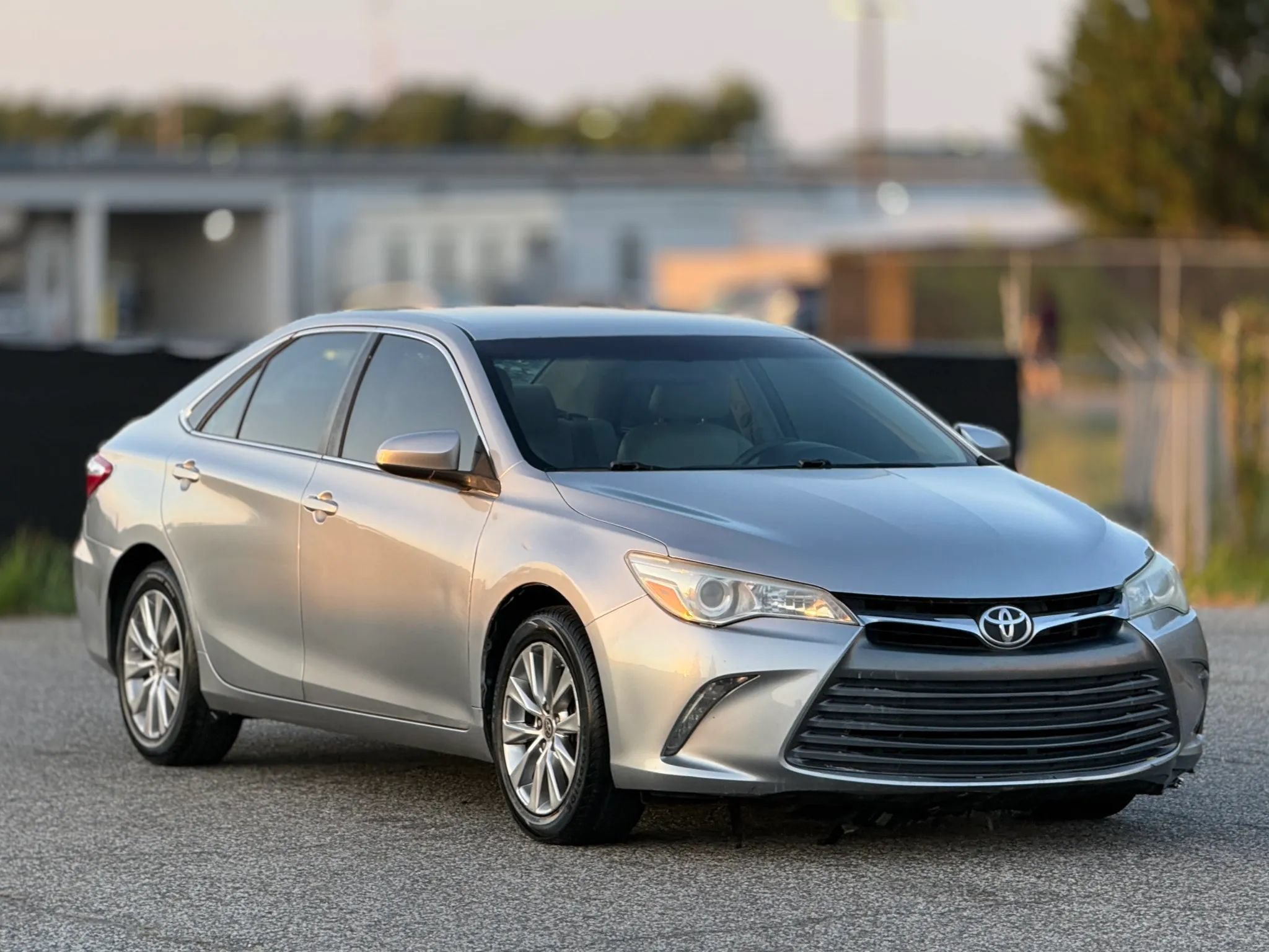 Used 2015 Toyota Camry XLE FWD image 1