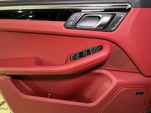 Certified 2025 Porsche Macan image 34