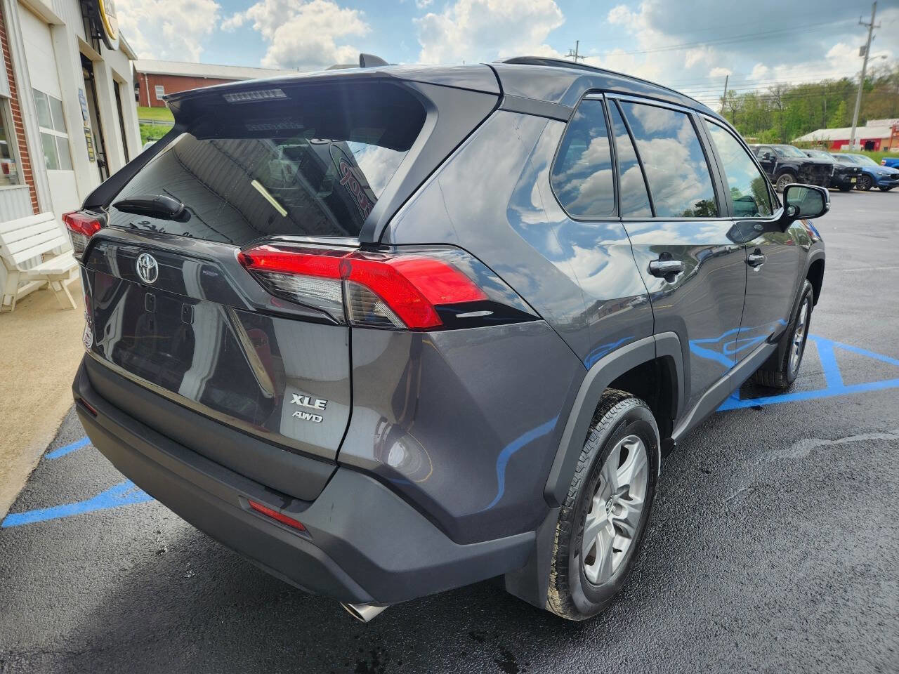 Used 2024 Toyota RAV4 XLE AWD/4WD image 8