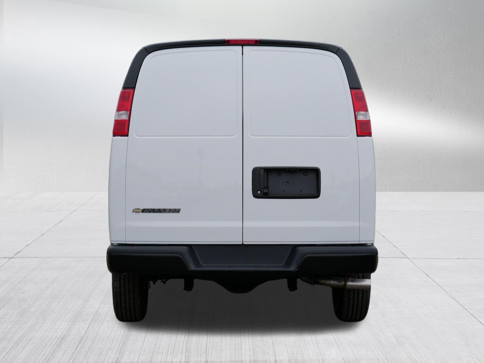 New 2026 Chevrolet Express 3500 Extended w/ Driver Convenience Package RWD image 4