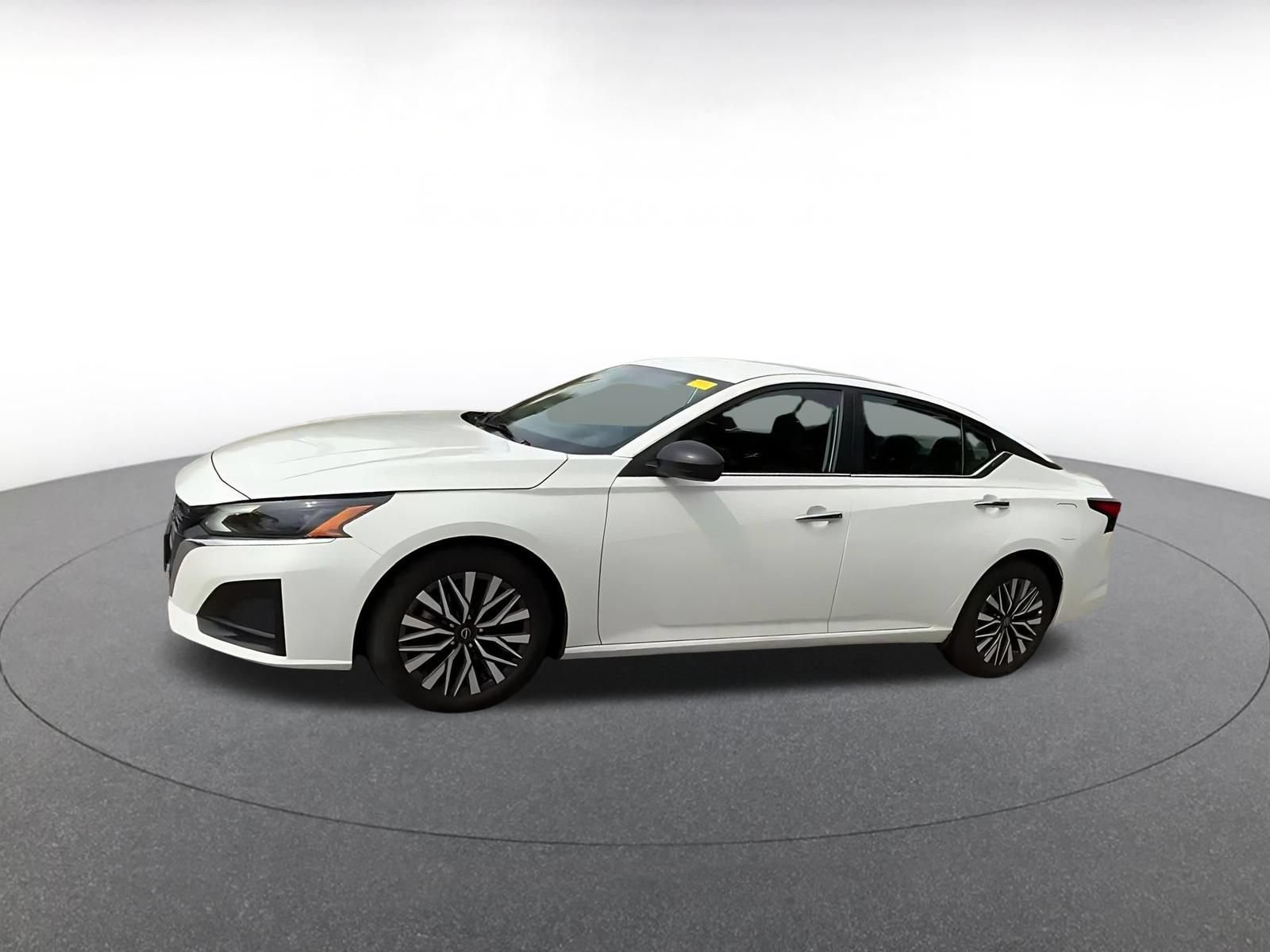 Used 2025 Nissan Altima 2.5 SV FWD image 8