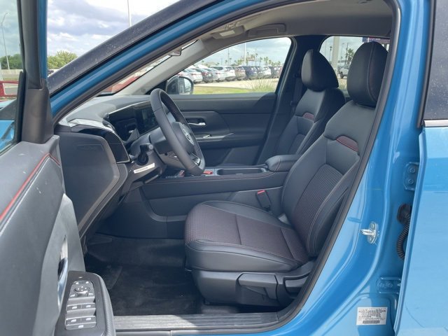 New 2025 Nissan Kicks SR image 14