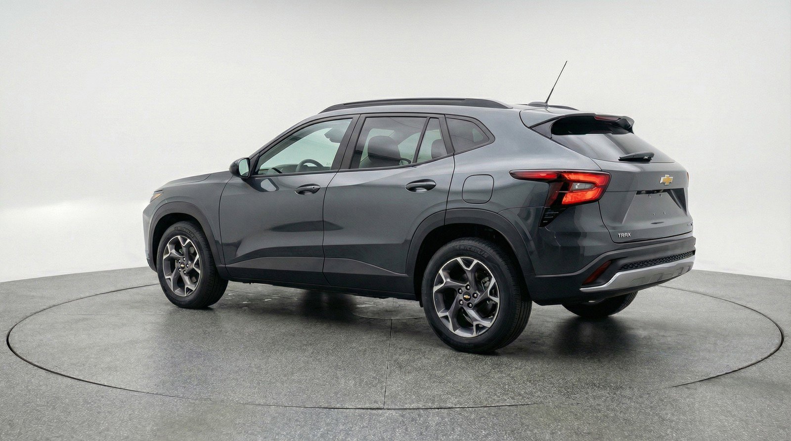 Used 2025 Chevrolet Trax LT w/ LT Convenience Package image 6