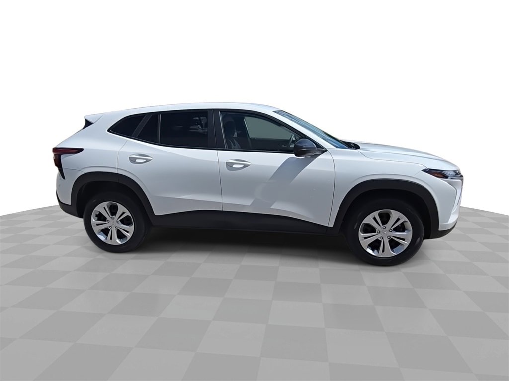 Used 2025 Chevrolet Trax LS image 9