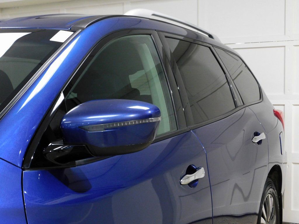 Used 2018 Nissan Pathfinder SV image 19