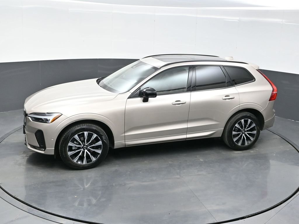 Used 2025 Volvo XC60 B5 Plus image 29