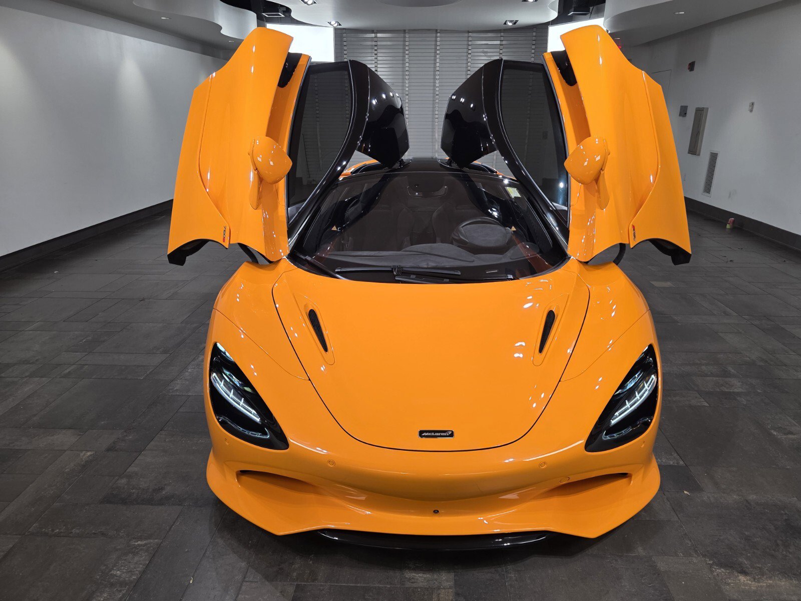 Used 2024 McLaren 750S image 23