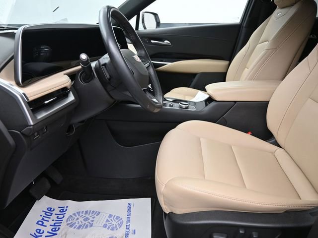 Used 2024 Cadillac XT4 Luxury w/ Cold Weather Package AWD/4WD image 10