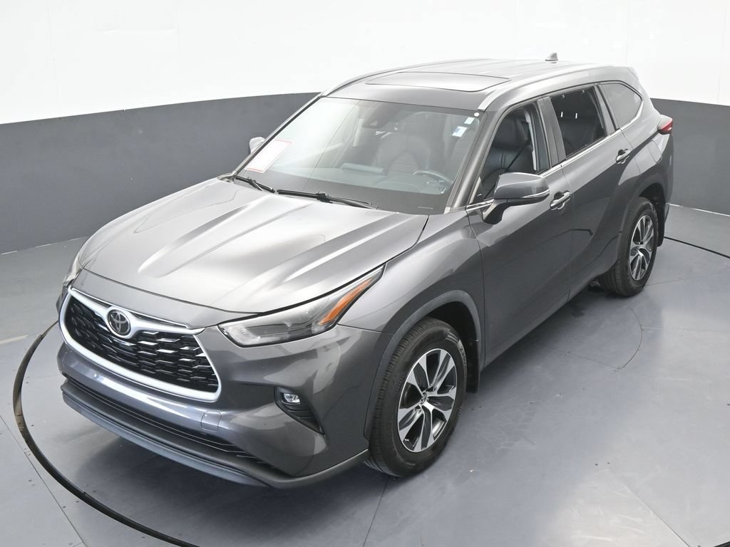 Used 2022 Toyota Highlander XLE AWD/4WD image 46
