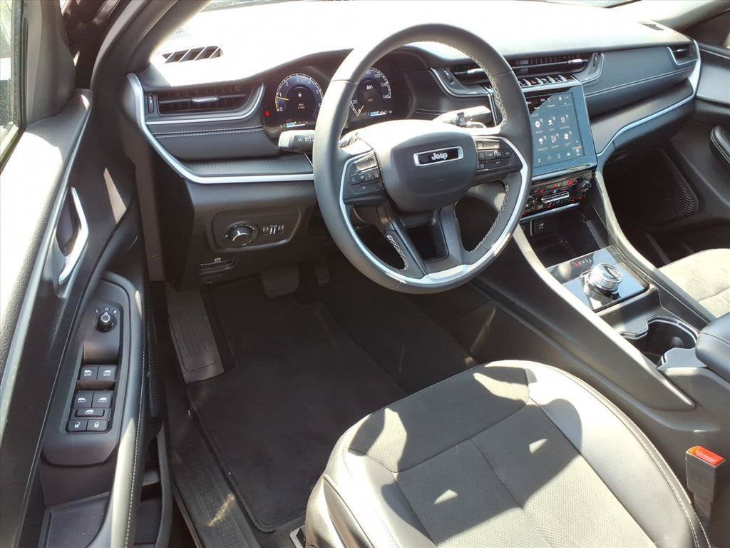 Used 2024 Jeep Grand Cherokee Altitude AWD/4WD image 14