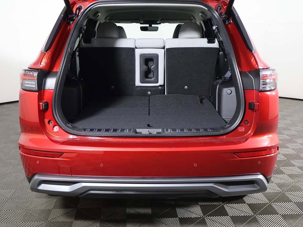 New 2025 Mitsubishi Outlander SE image 18