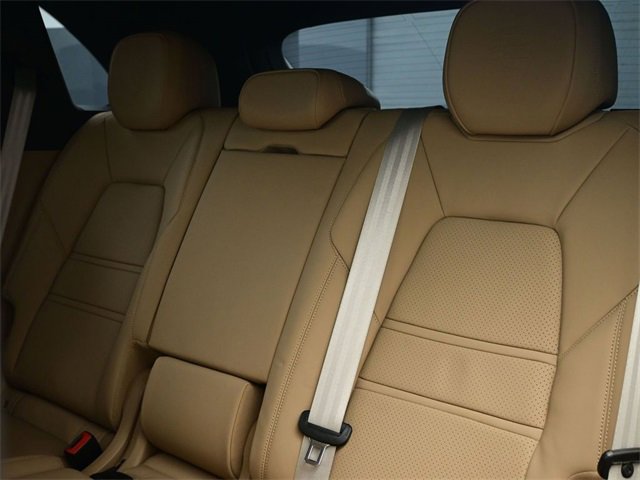 Used 2023 Porsche Cayenne S Platinum w/ Assistance Package image 30