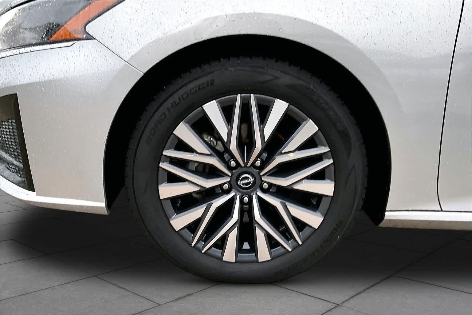 Used 2024 Nissan Altima 2.5 SV FWD image 11