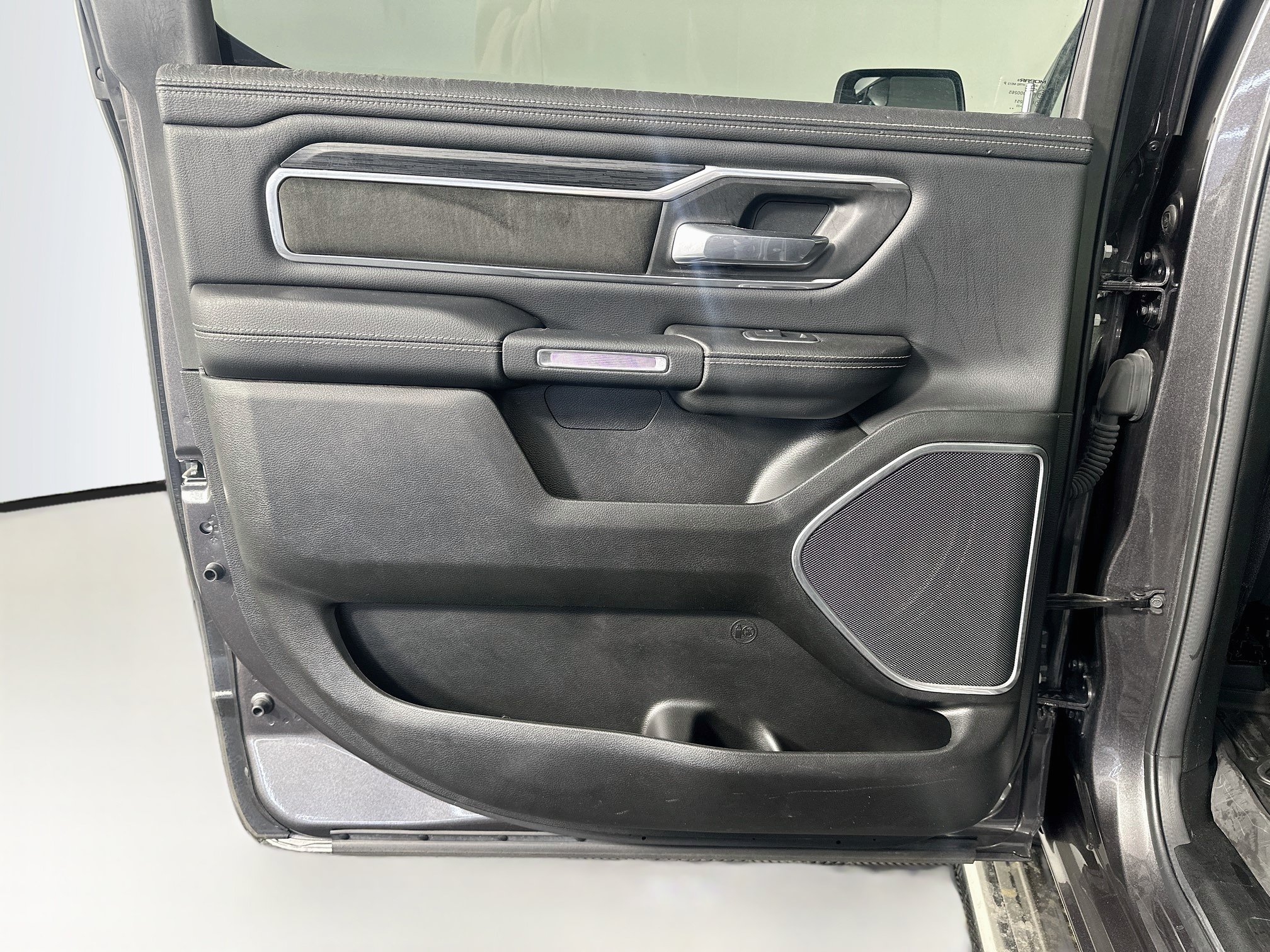 Used 2023 RAM 1500 Laramie AWD/4WD image 27
