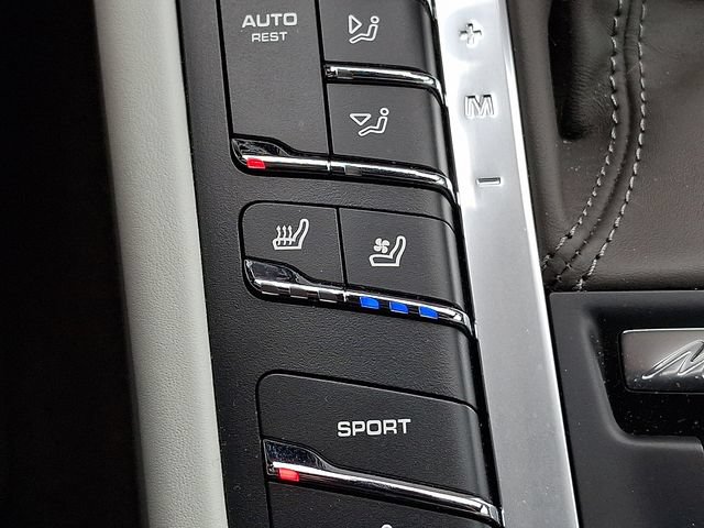 Certified 2021 Porsche Macan Turbo AWD/4WD image 27