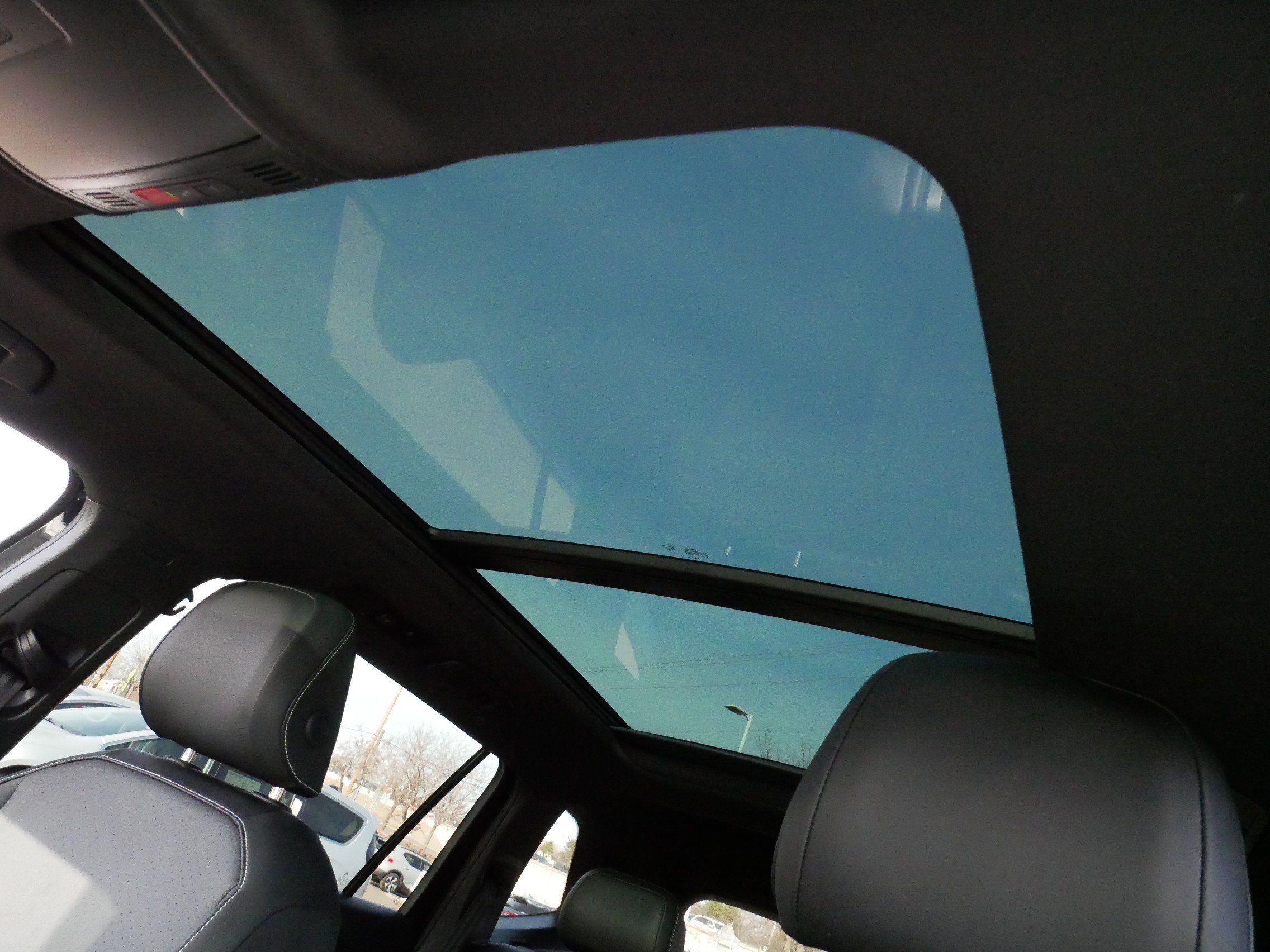 Certified 2024 Volkswagen Tiguan SE R-Line image 32