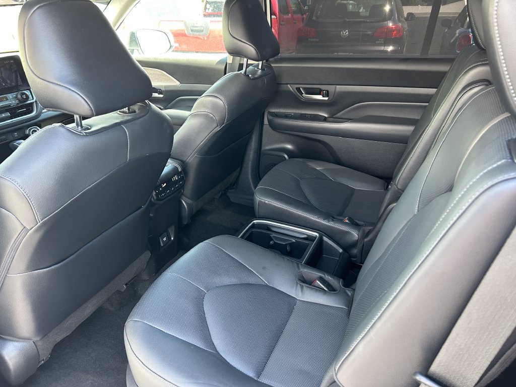 Used 2025 Toyota Grand Highlander AWD image 33