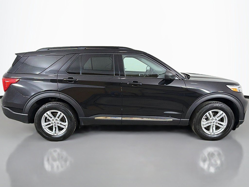 Used 2024 Ford Explorer XLT w/ Equipment Group 202A AWD/4WD image 15