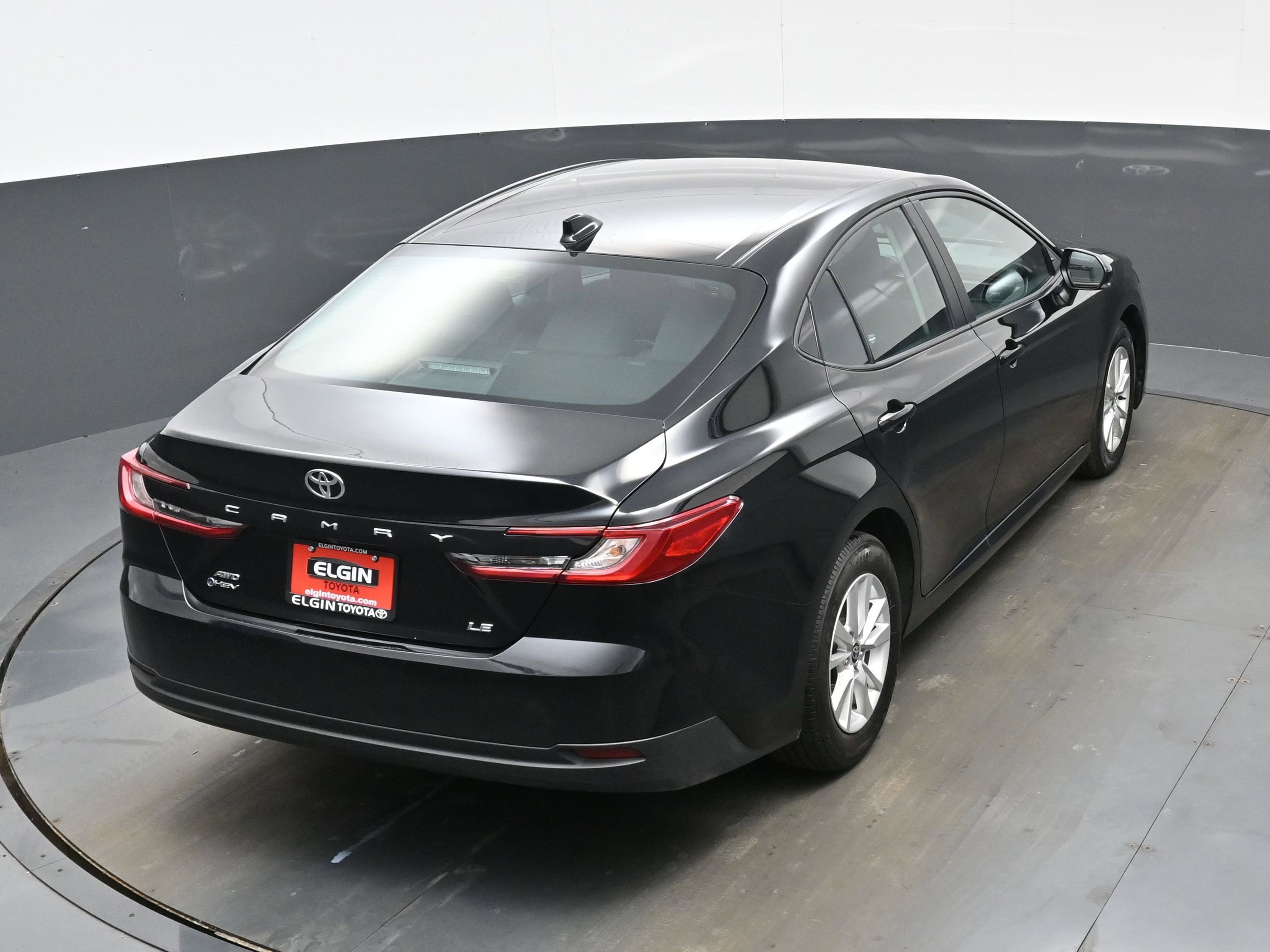 Used 2025 Toyota Camry LE w/ Convenience Package image 40