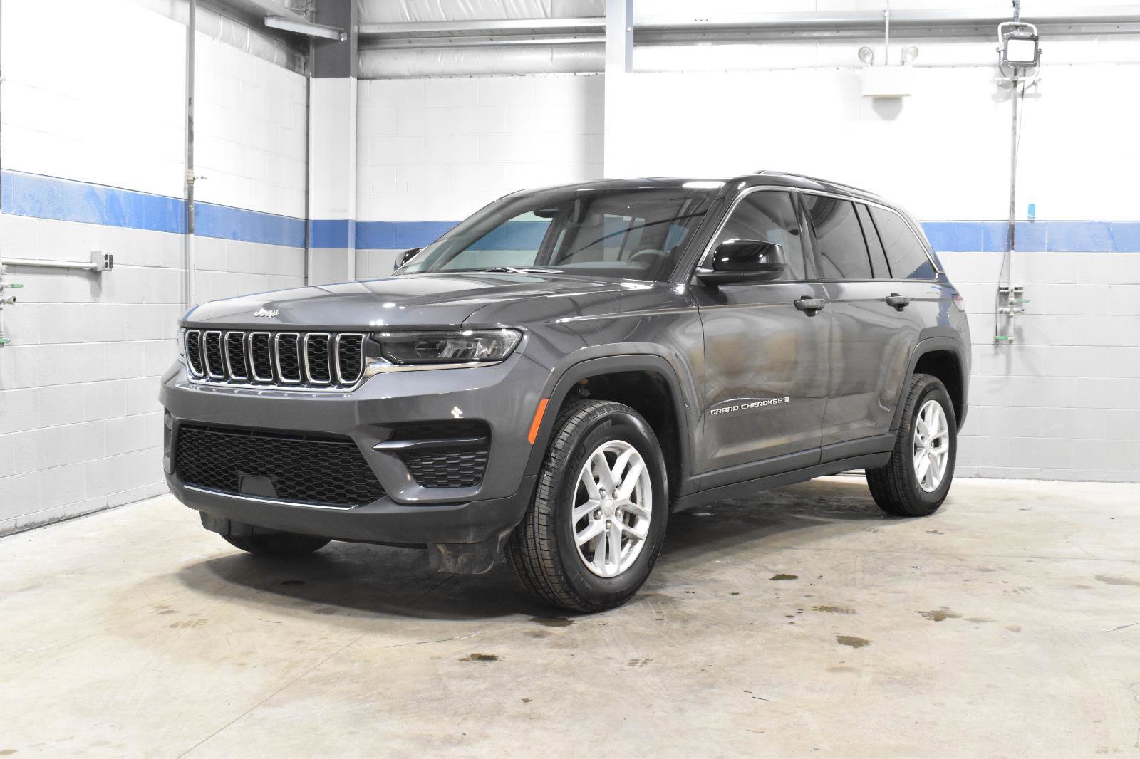 Used 2024 Jeep Grand Cherokee Laredo X AWD/4WD image 7