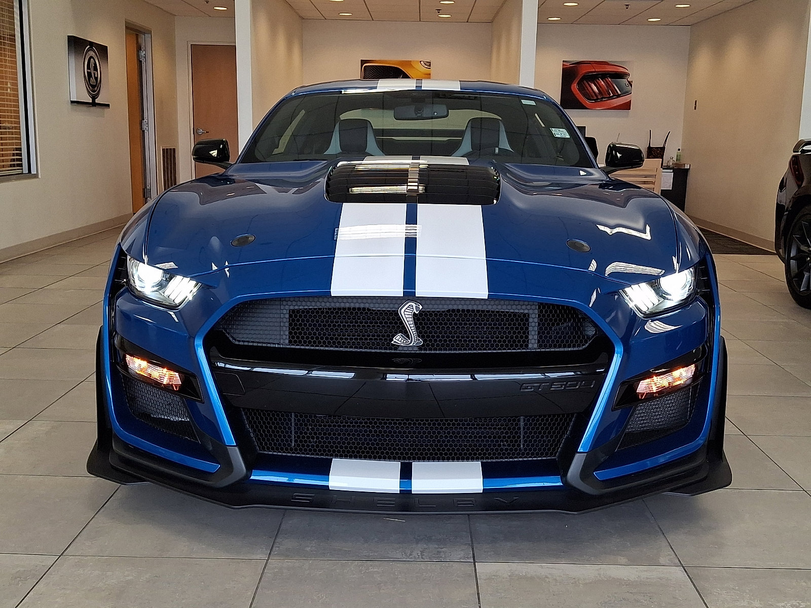 Used 2020 Ford Mustang Shelby GT500 w/ Carbon Fiber Track Pack image 2