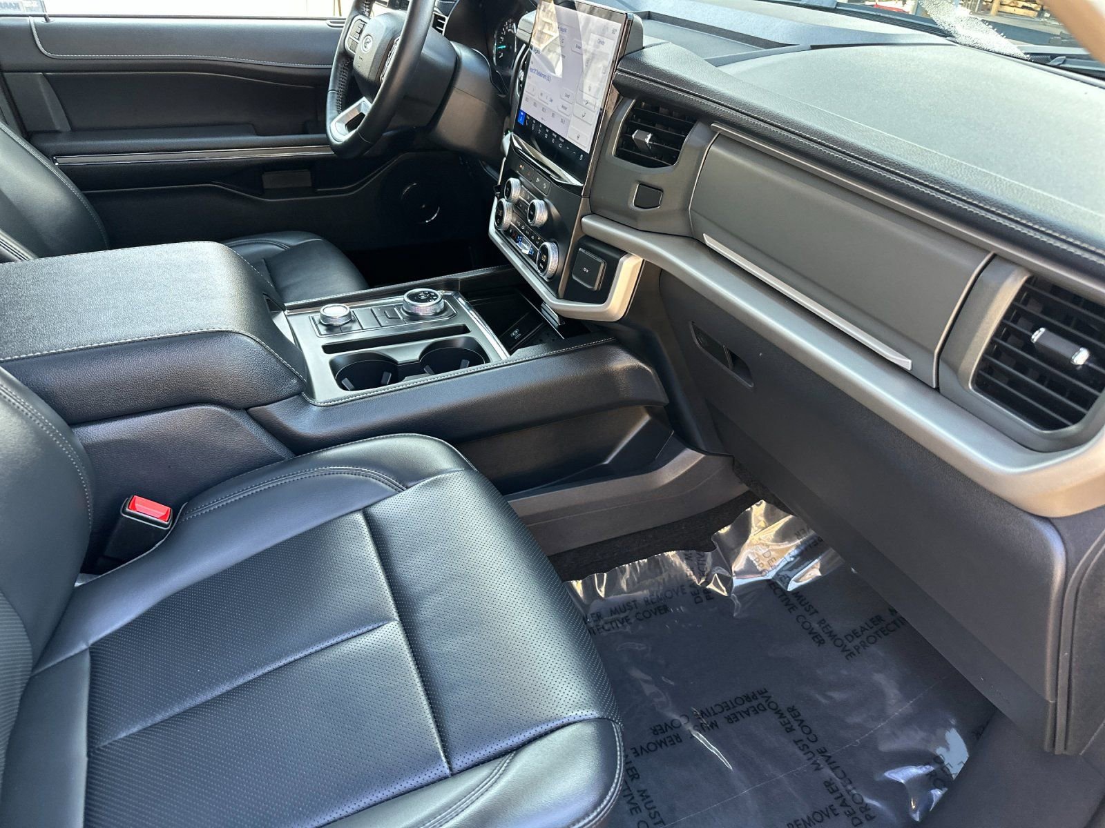 Used 2024 Ford Expedition XLT image 18